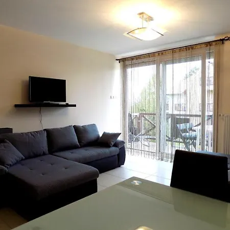 58 - Hullam Uedueloparkban Vizkoezeli Modern Balatonoszod